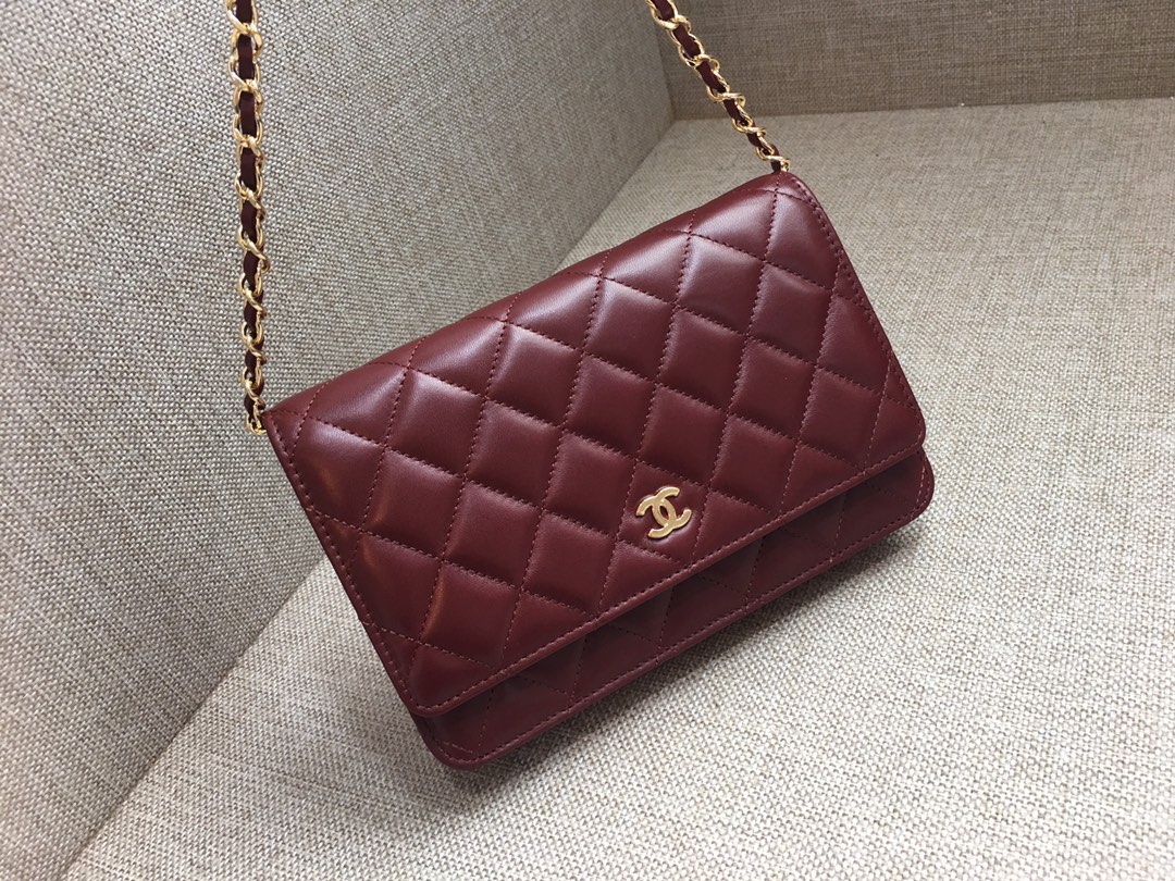 Lambskin Wallet On Chain Shoulder Bag A33814 Burgundy/Gold